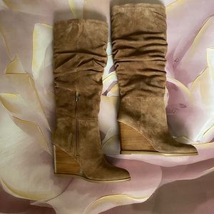 Suede knee high boots never worn